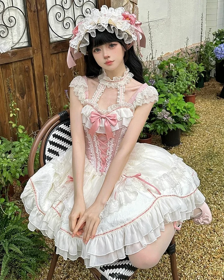 Lolita Dresses vs. Maid Dresses